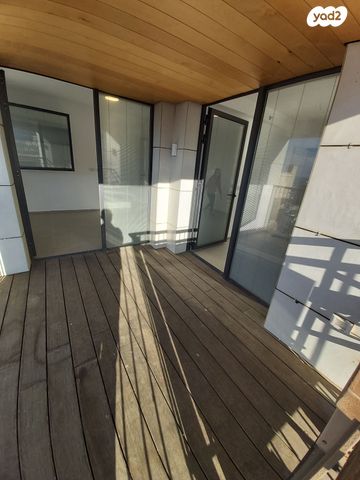 דירה, עין דור, שער פלמר, תחנת רכבת השמונה, חיפה