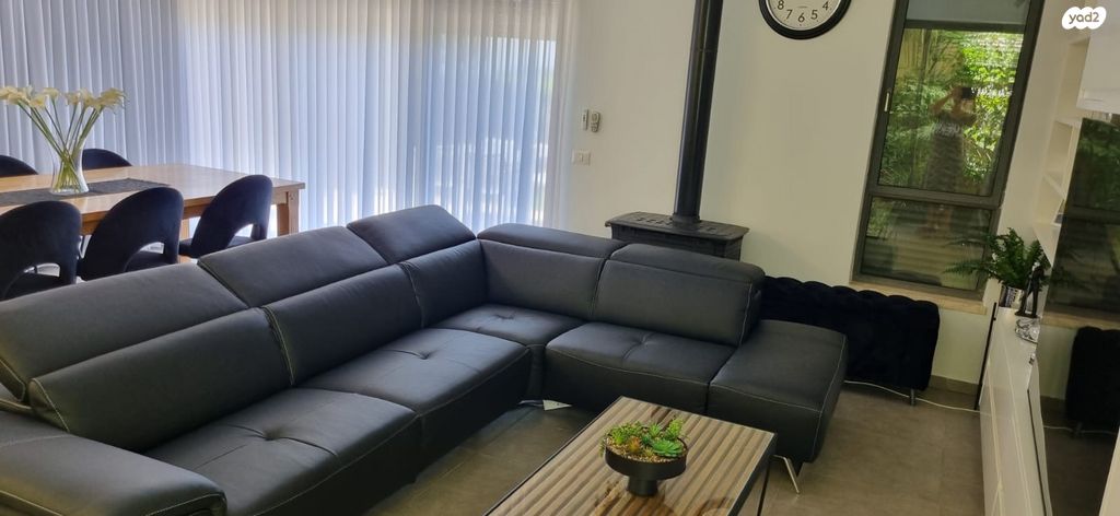 דו משפחתי, הר כתרון, צור הדסה