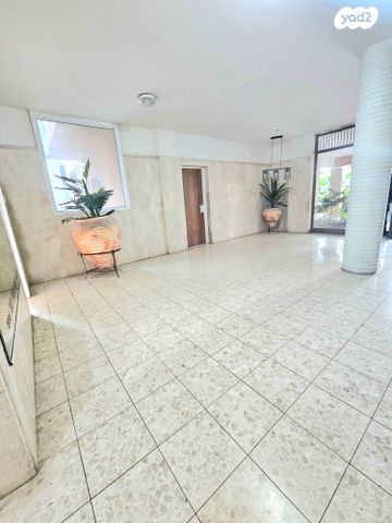 דירה, אבינועם ילין, פתח תקווה