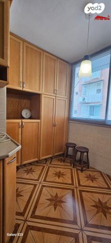 דירה, דבורה בארון, כצנלסון, ראשון לציון