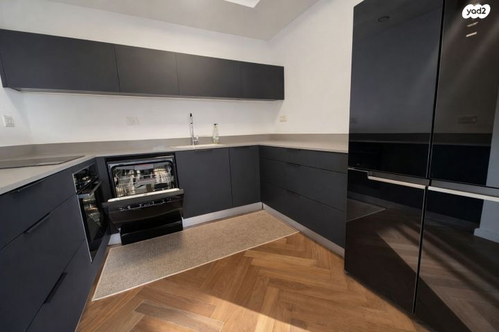 דירה, ליאונרדו דה וינצ'י 12, גני שרונה, קרית הממשלה, תל אביב יפו