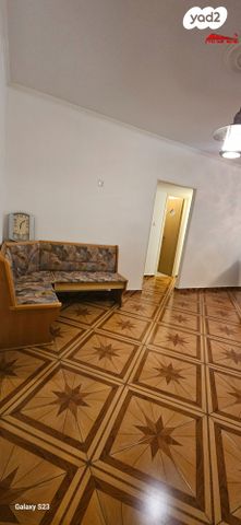 דירה, דבורה בארון, כצנלסון, ראשון לציון