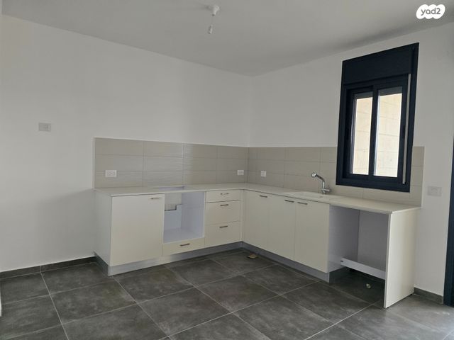 לאה גולדברג 