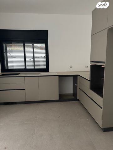 דירת גן, מעפילי סלוודור, צהלון, שיכוני חסכון, תל אביב יפו