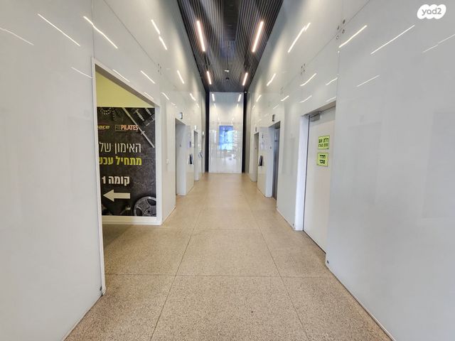 משרדים, שדרות מנחם בגין, החותרים, טירת כרמל