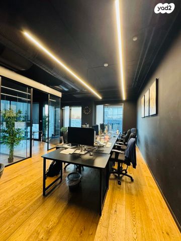 דרך מנחם בגין 156