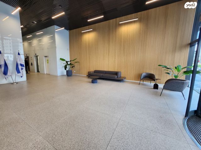 משרדים, שדרות מנחם בגין, החותרים, טירת כרמל