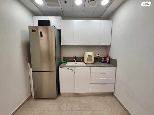 משרדים, שדרות מנחם בגין, החותרים, טירת כרמל