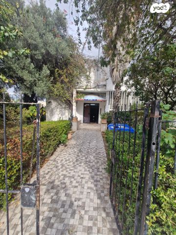 משרדים, חולון