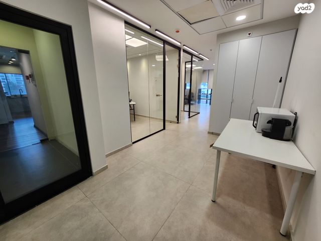 משרדים, שדרות מנחם בגין, החותרים, טירת כרמל