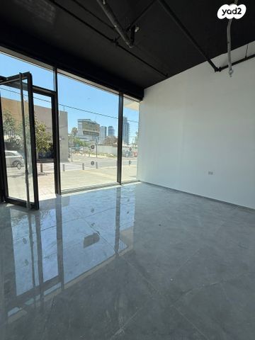 חנויות/ שטח מסחרי