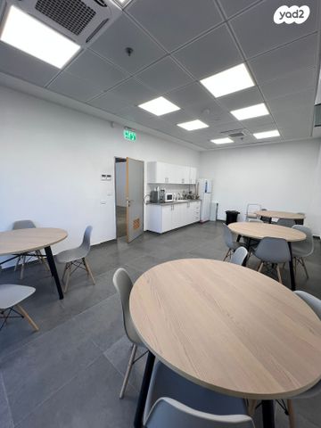 מבני תעשיה, אזור תעשיה קרית אתא, קרית אתא