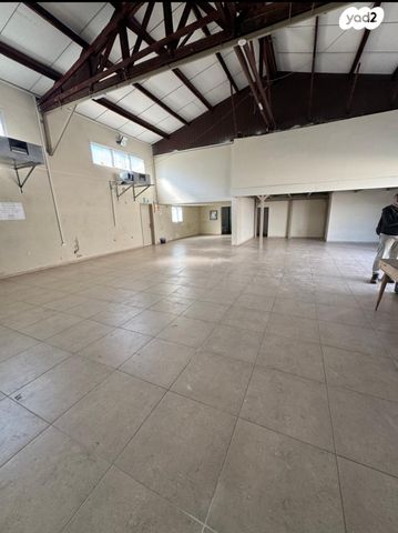 חנויות/ שטח מסחרי