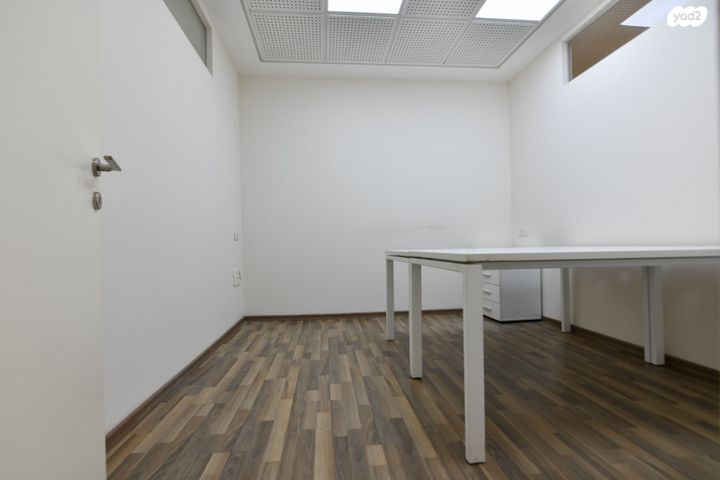 משרדים, יהוד מונוסון