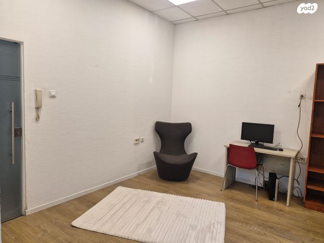 משרדים, חולון