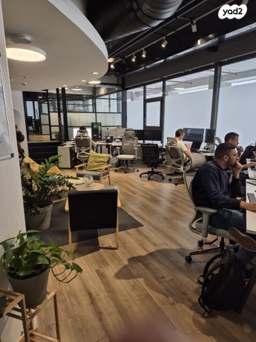 מונטיפיורי, הרכבת