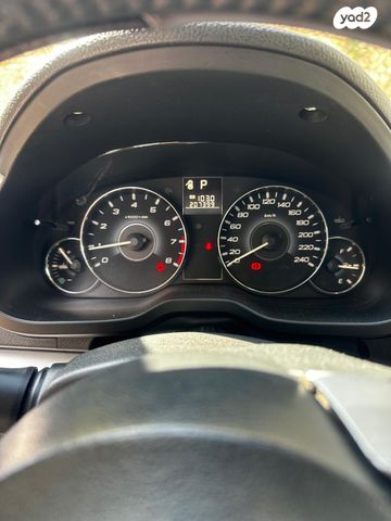 סובארו B4/לגאסי