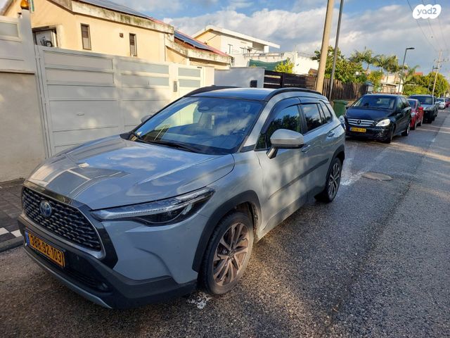 מודעת רכב טויוטה קורולה קרוס