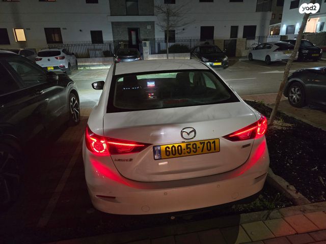 מאזדה 3