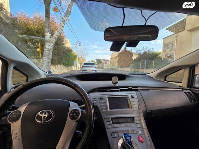 טויוטה פריוס