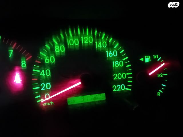 מודעת רכב טויוטה קורולה