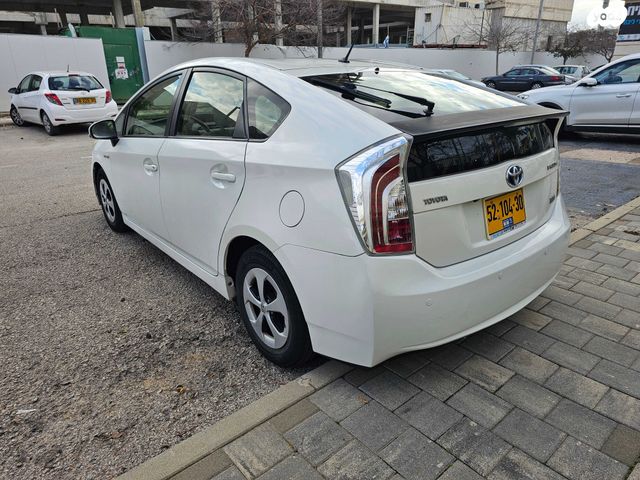 טויוטה פריוס