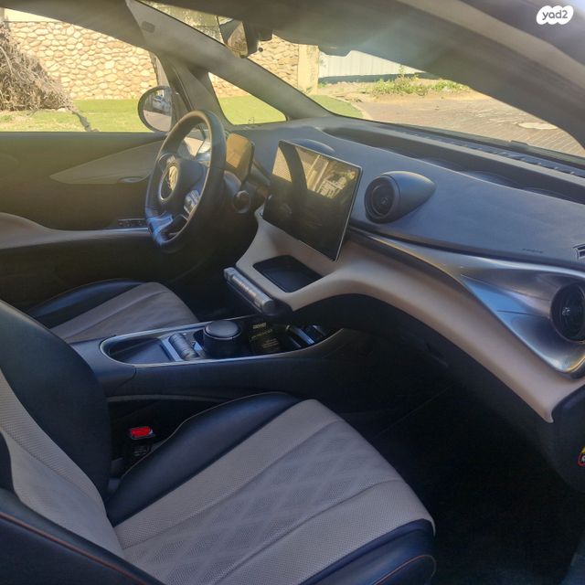 בי.ווי.די דולפין