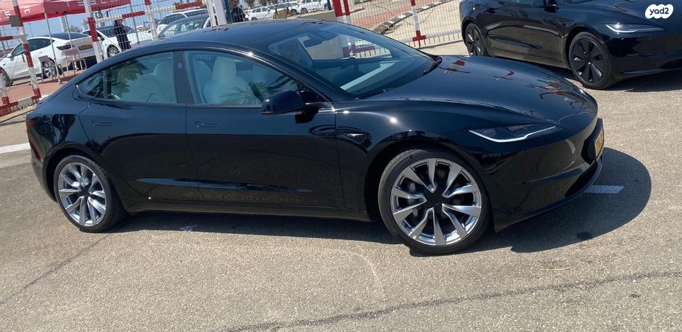מודעת רכב טסלה מודל 3