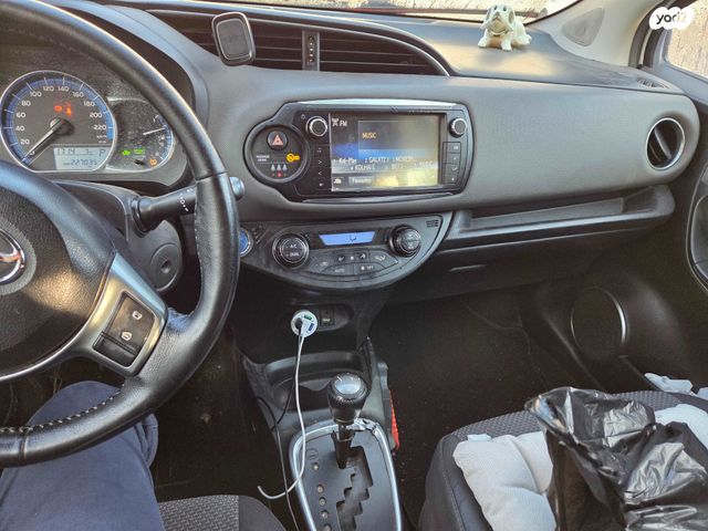 מודעת רכב טויוטה יאריס