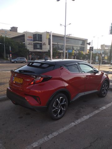 מודעת רכב טויוטה C-HR