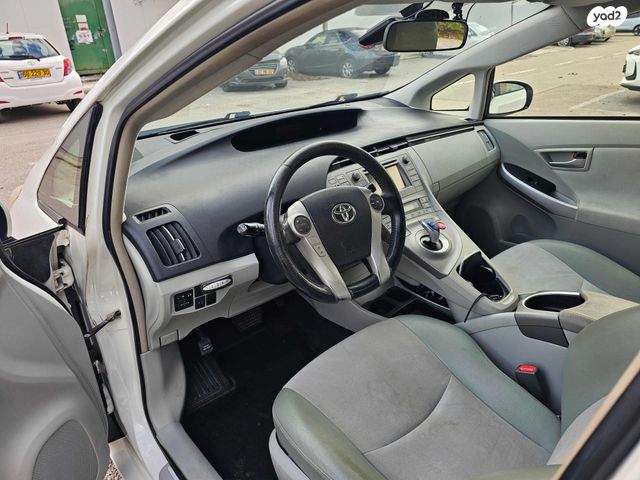 טויוטה פריוס