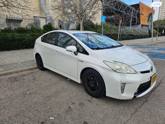 טויוטה פריוס
