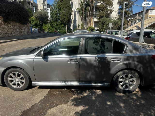 סובארו B4/לגאסי