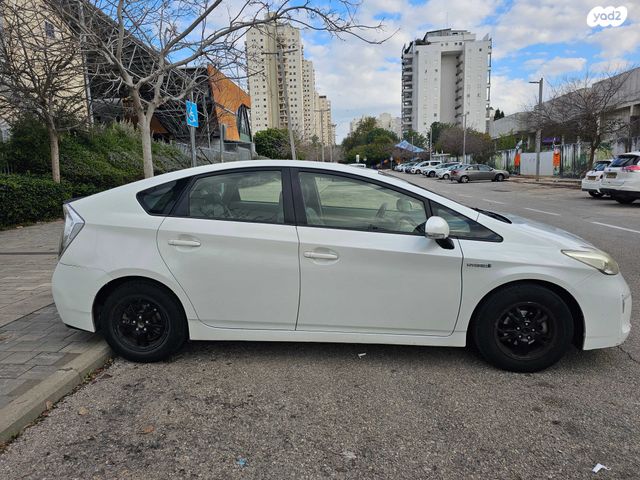 טויוטה פריוס