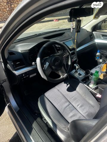 סובארו B4/לגאסי