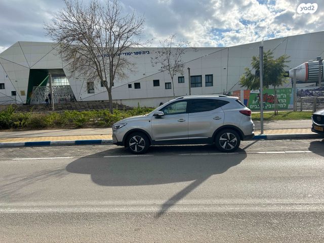 מודעת רכב אם ג'י ZS