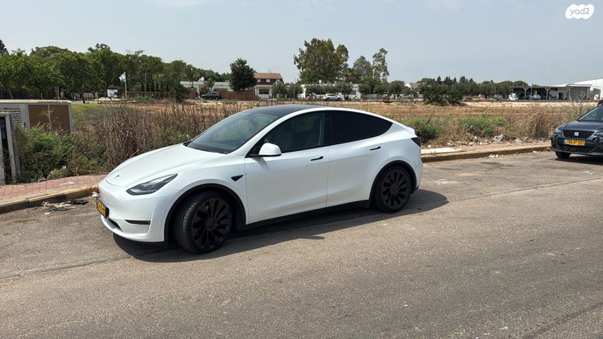 מודעת רכב טסלה מודל Y