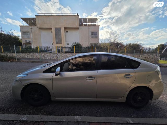 טויוטה פריוס