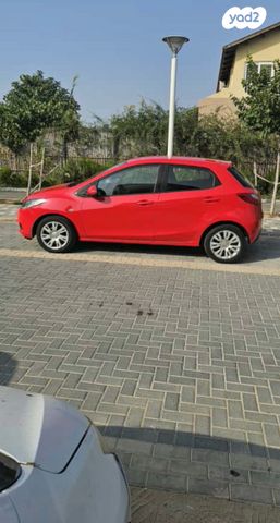 מודעת רכב מאזדה 2