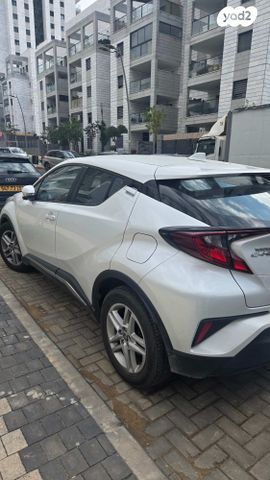 מודעת רכב טויוטה C-HR