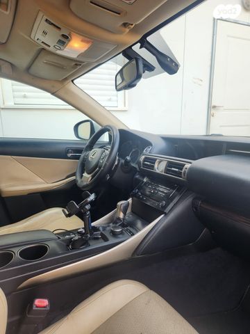 מודעת רכב לקסוס IS