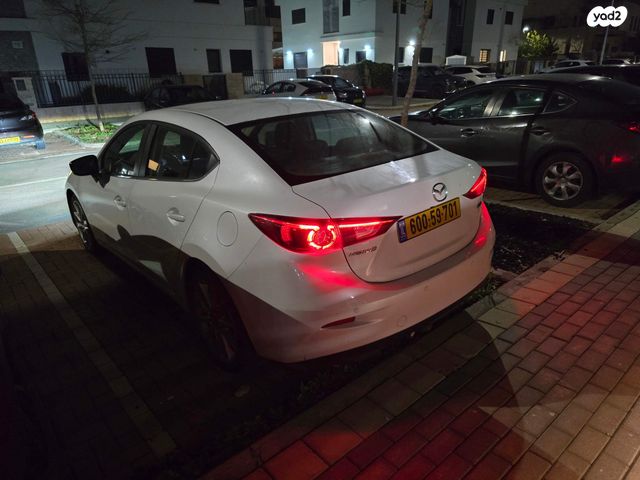מודעת רכב מאזדה 3