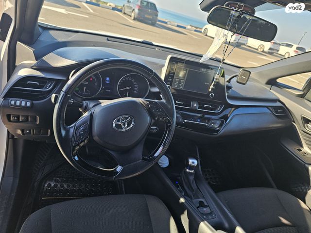 מודעת רכב טויוטה C-HR