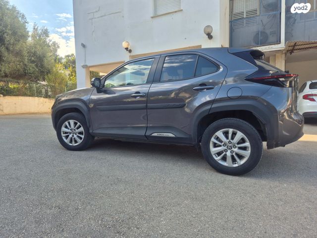 מודעת רכב טויוטה יאריס קרוס