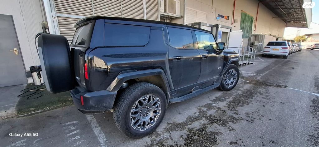 מודעת רכב ג'י.אם.סי האמר EV 2