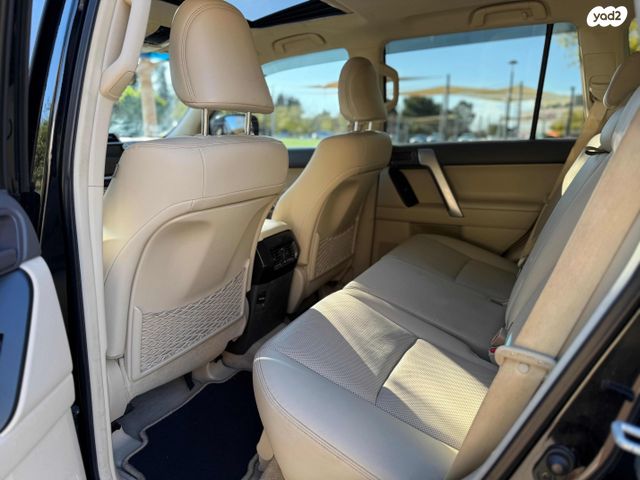 טויוטה לנד קרוזר