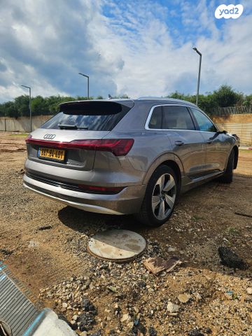 מודעת רכב אאודי E-tron