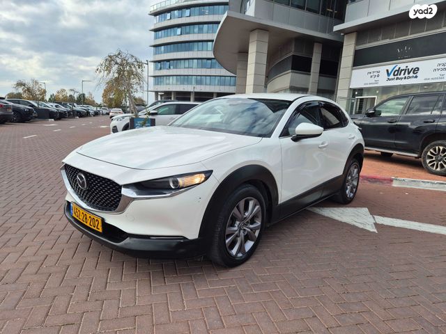 מודעת רכב מאזדה CX-30