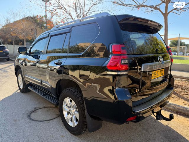 טויוטה לנד קרוזר