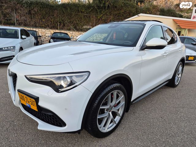 אלפא רומיאו סטלביו